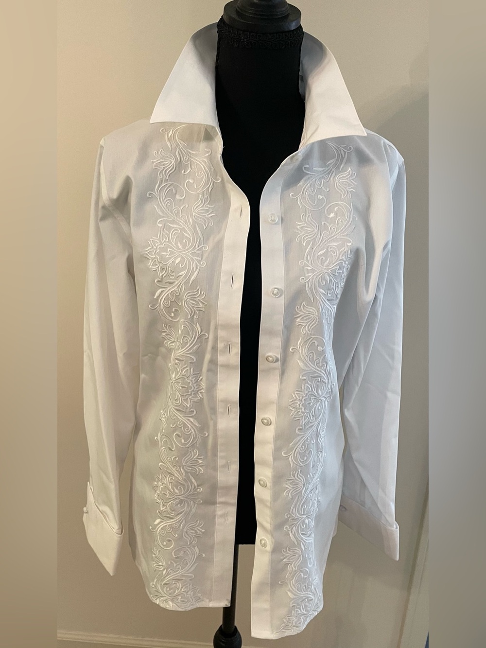 100% Cotton Gold Label Investments Size 10 White Embroidered Button-Front Blouse